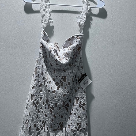 (NWT) Elegant Strapless White Lace Dress - Picture 2 of 8